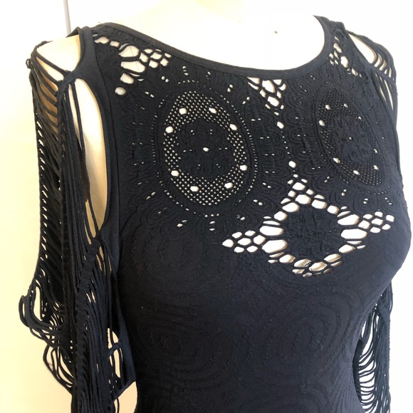 Bebe body con dress. Beautiful sleeve detail - Picture 3 of 6